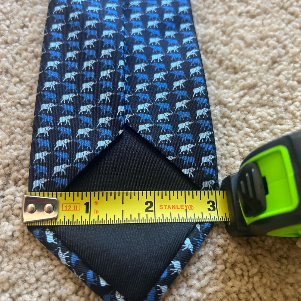 PINK Thomas Pink 100% Silk Tie  Blue excellent condition  Made in Italy
